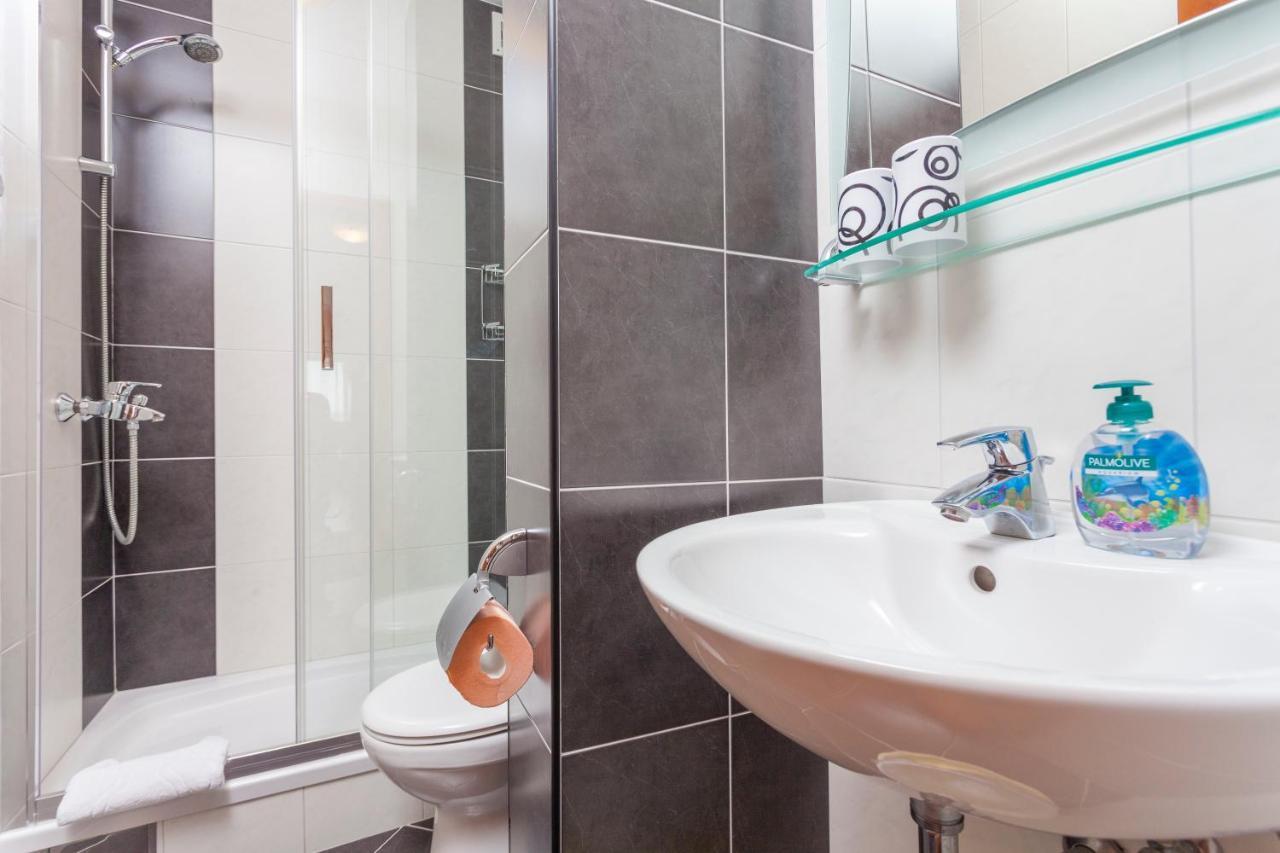 מאקרסקה Apartments & Rooms Alagic מראה חיצוני תמונה